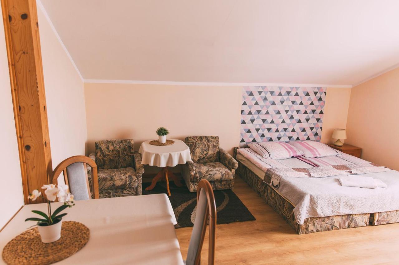 Pokoje Goscinne & Restauracja Pestka Choczewo Extérieur photo